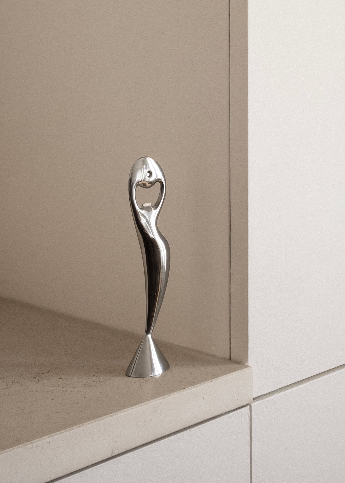 Jojo en aluminium poli-miroir, dans un appartement